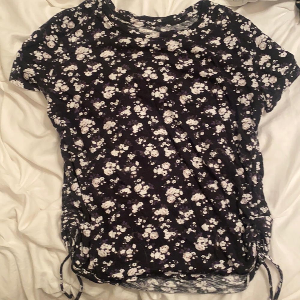 Floral T-shirt w/ synched sides
